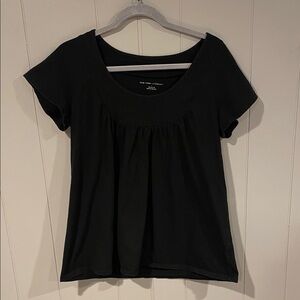 New York & Company Black Scoop Neck Short Sleeve Swing Shirt Size Large